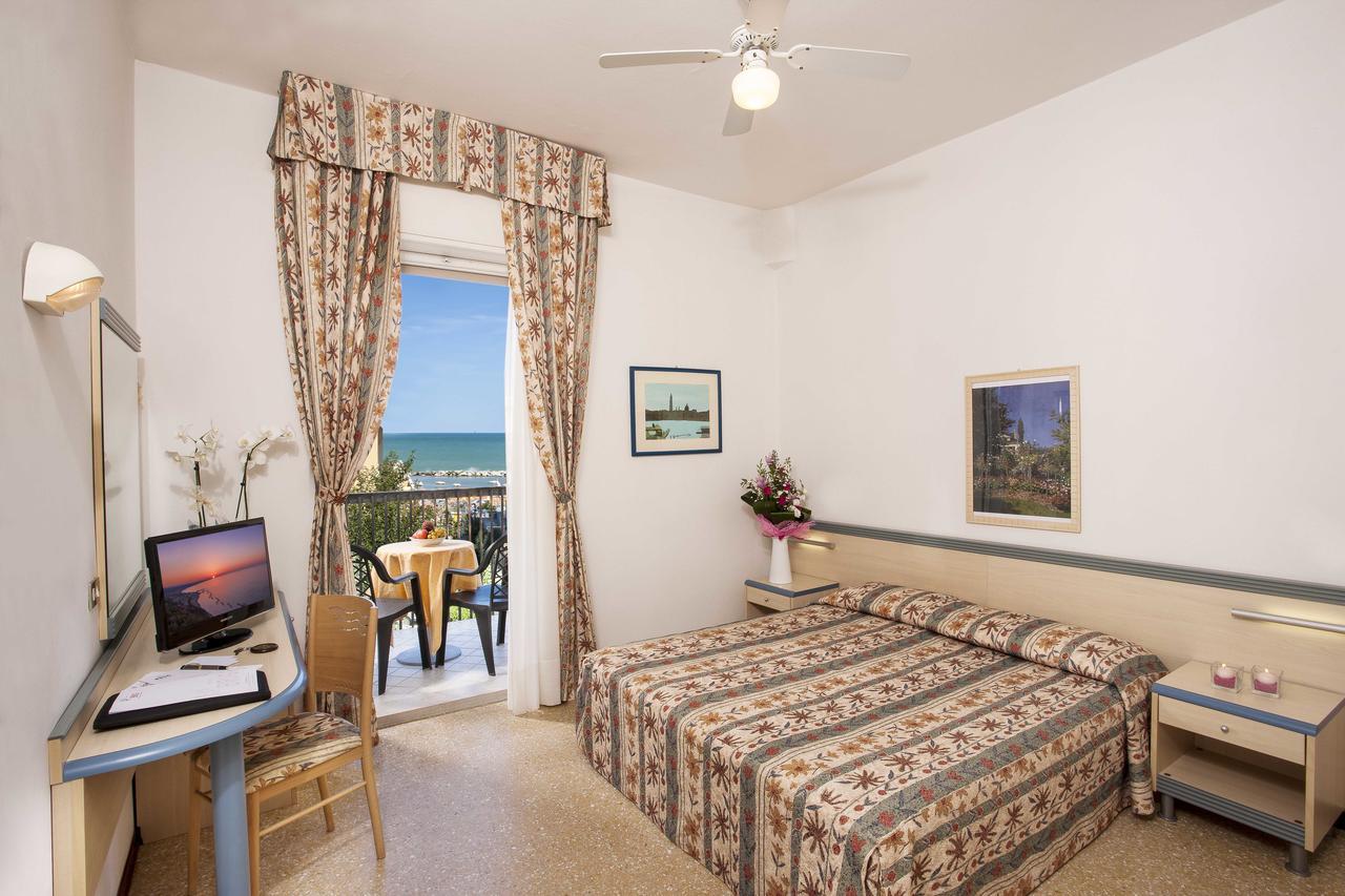 Hotel Brig Cattolica Zewnętrze zdjęcie
